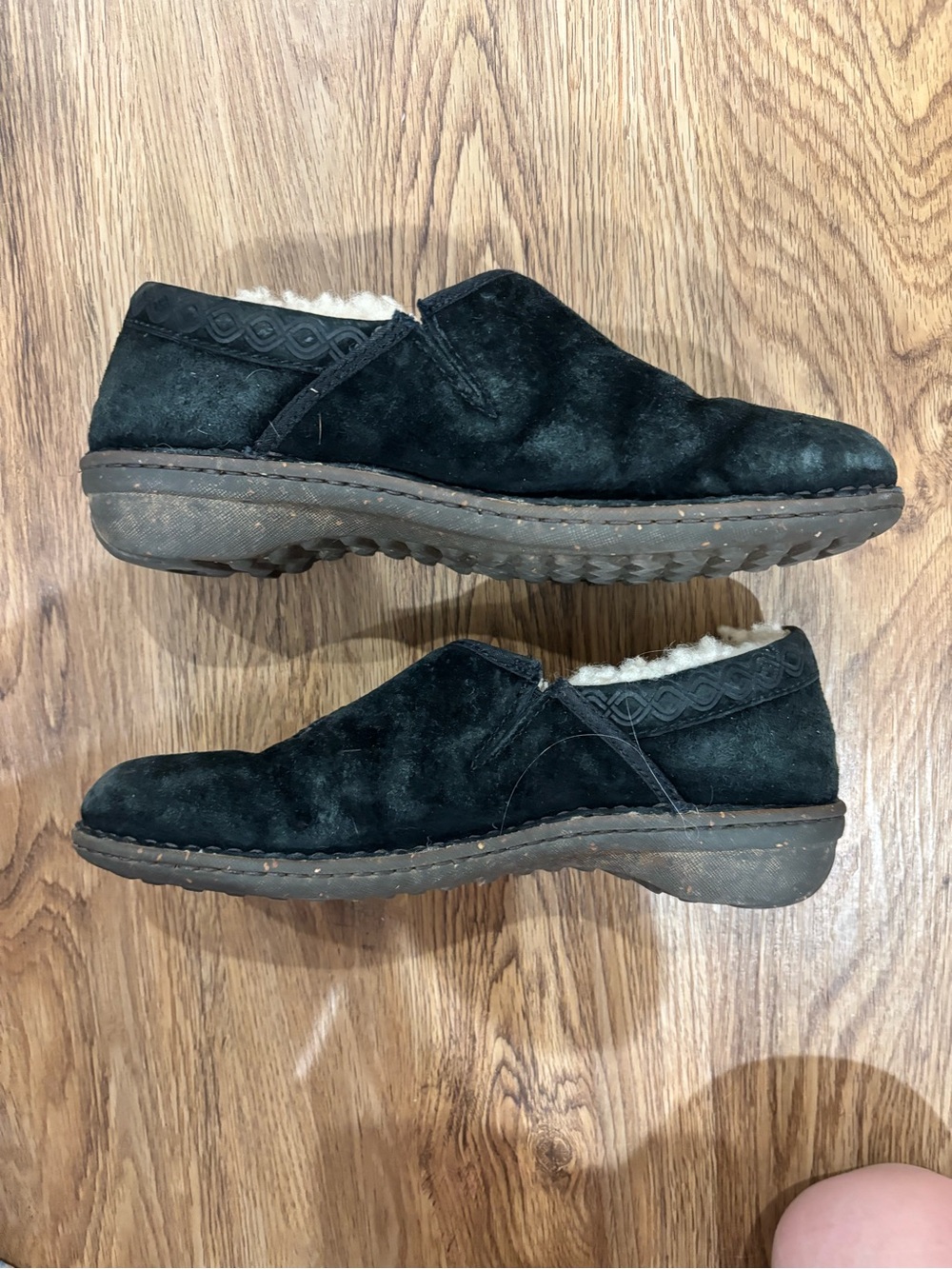 Ugg Women’s Slip On slippers / shoes
